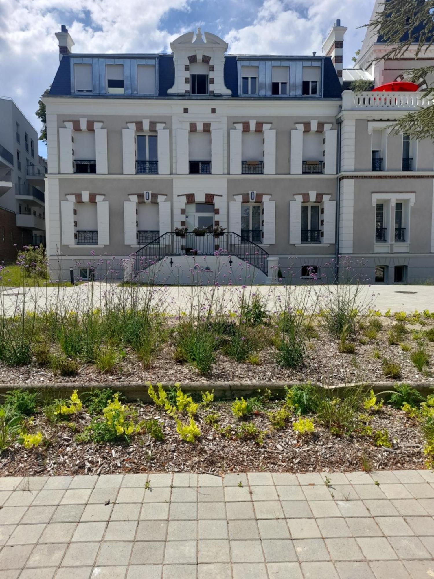 Lagny Appart Dans Petit Chateau En Centre Ville מראה חיצוני תמונה